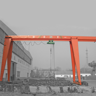 Electric Gantry Hoist Crane 3m-40m Rentang 550KN Rated Lifting Moment