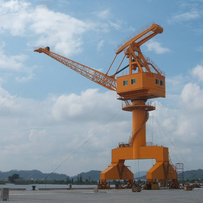 Tingkat Pengangkatan Kontainer Luffing Jib Crane Kapasitas Berat 50Hz