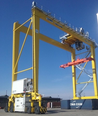 Kontainer Pengiriman Listrik Khusus Gantry Crane 22m Rubber Tyred
