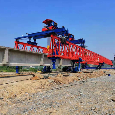 300 Ton Meluncurkan Crane Concrete Lifting Crane Bridge Girder Untuk Metro